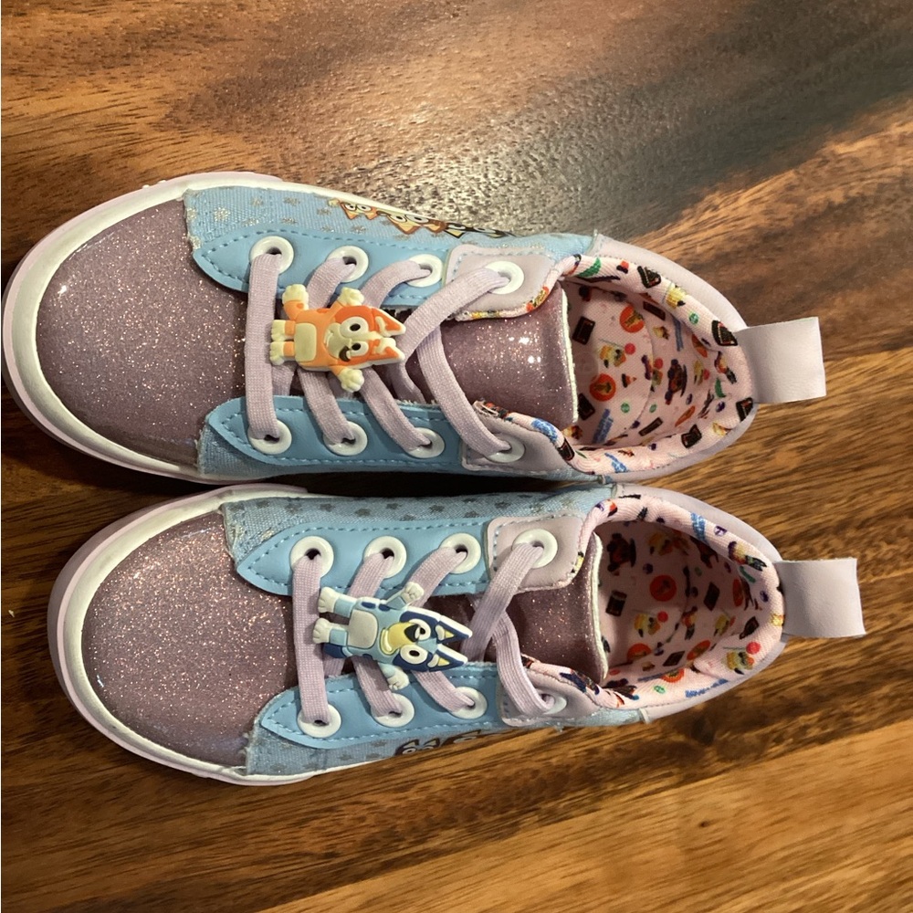 New with tags toddler 9 sneakers bluey.